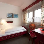 Hahn Hotell 3*