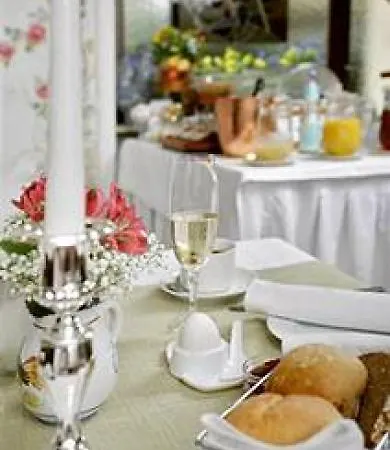 Hahn Hotell 3*