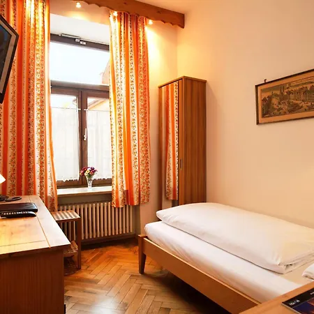 Hahn Hotel 3*