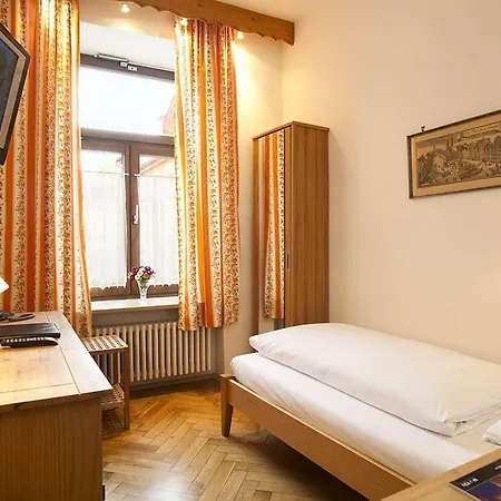 Hahn Hotel 3*